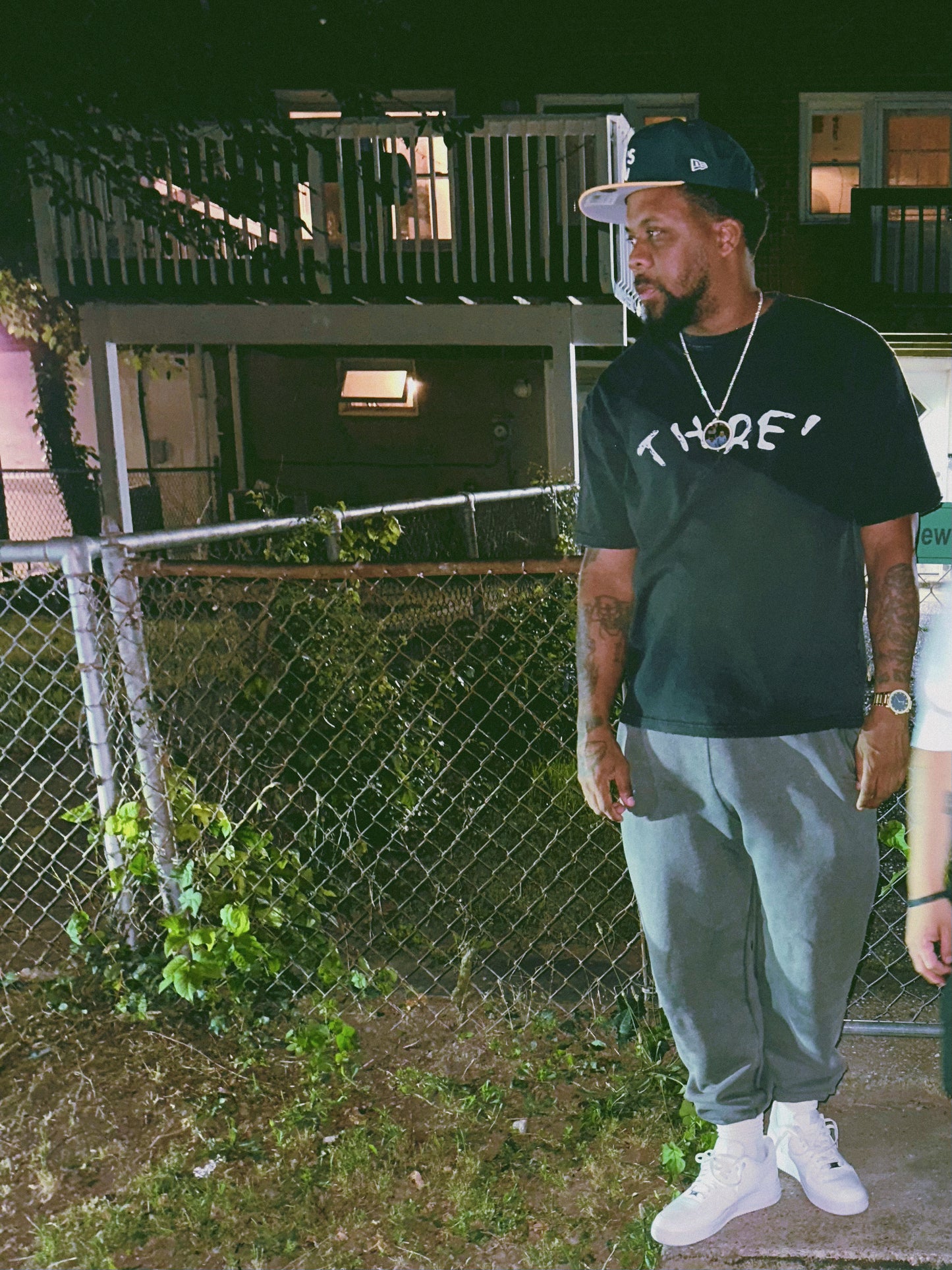 THIRE' THROWBACK TEE (VINTAGE WASH FRAYED T-SHIRT)